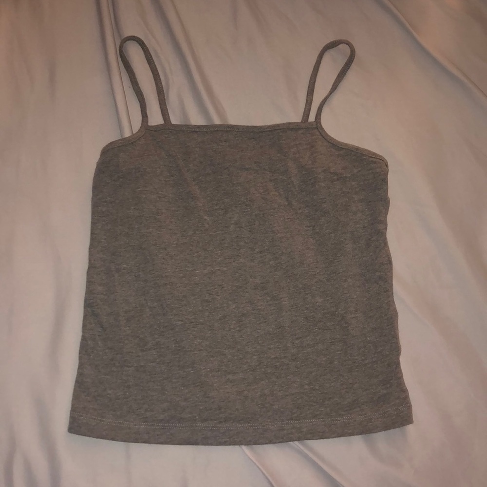 grey tank top